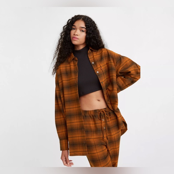 COPY - Levi’s Fall 🍁 Silvie Button-up Flannel Shirt - Picture 1 of 3